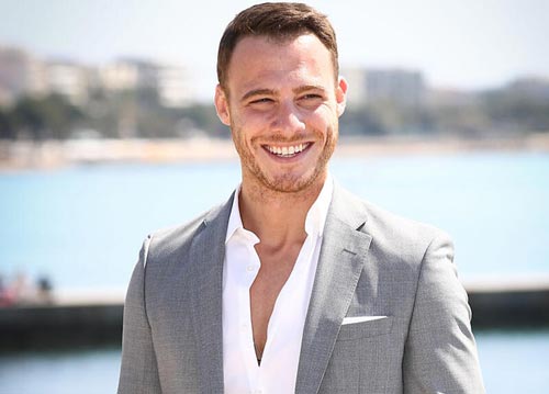 kerem bursin joue le role de serkan bolat dans sen cal kapimi love is in the air