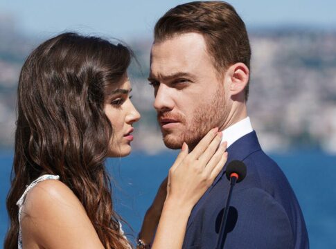 Sen-Cal-Kapimi-hande-ercel-kerem-bursin-episode-1-kiss