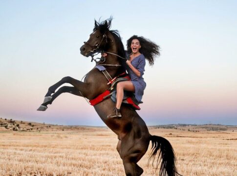 hercai saison 3 ebru sahin a cheval