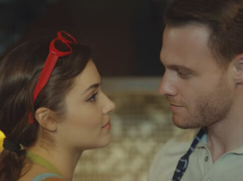 eda et serkan dans l'episode 4 de sen cal kapimi