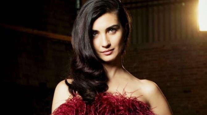 tuba buyukustun rejoint la série sefirin kizi