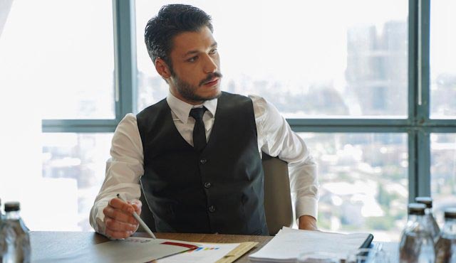 Kubilay Aka : Fin de la série Cam Tavanlar et nouveaux projets pour l’acteur turc